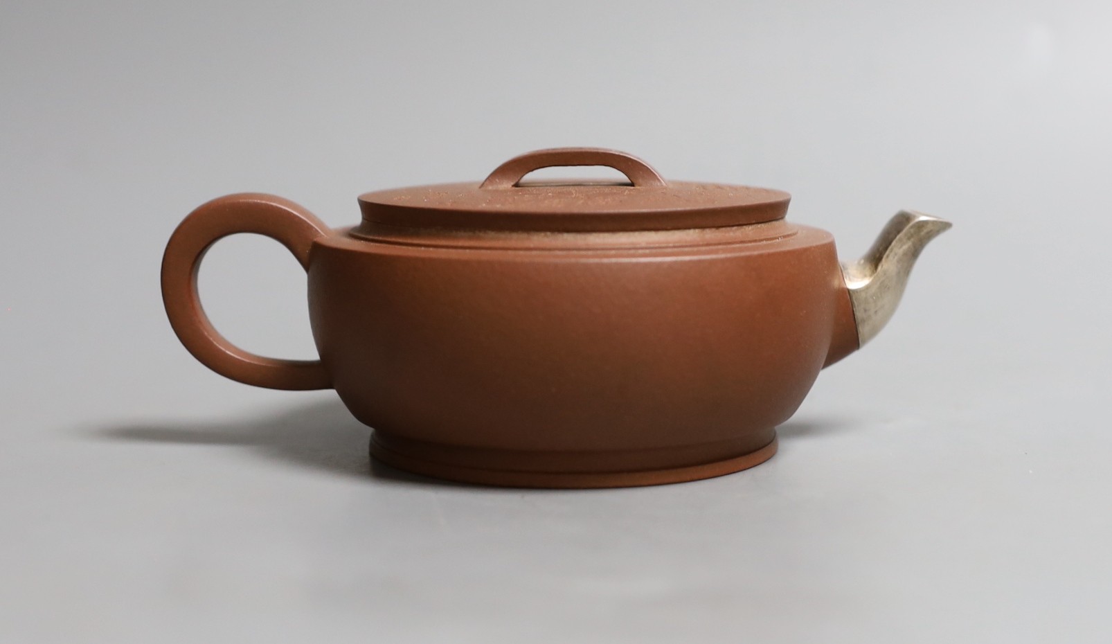 A Chinese Yixing drum-shaped teapot, Qing dynasty, 6cms high, 15.5cm long